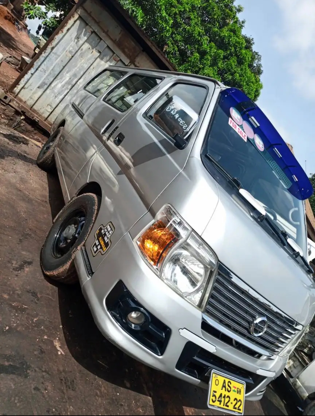 Nissan Caravan (Urvan) 2012 Silver