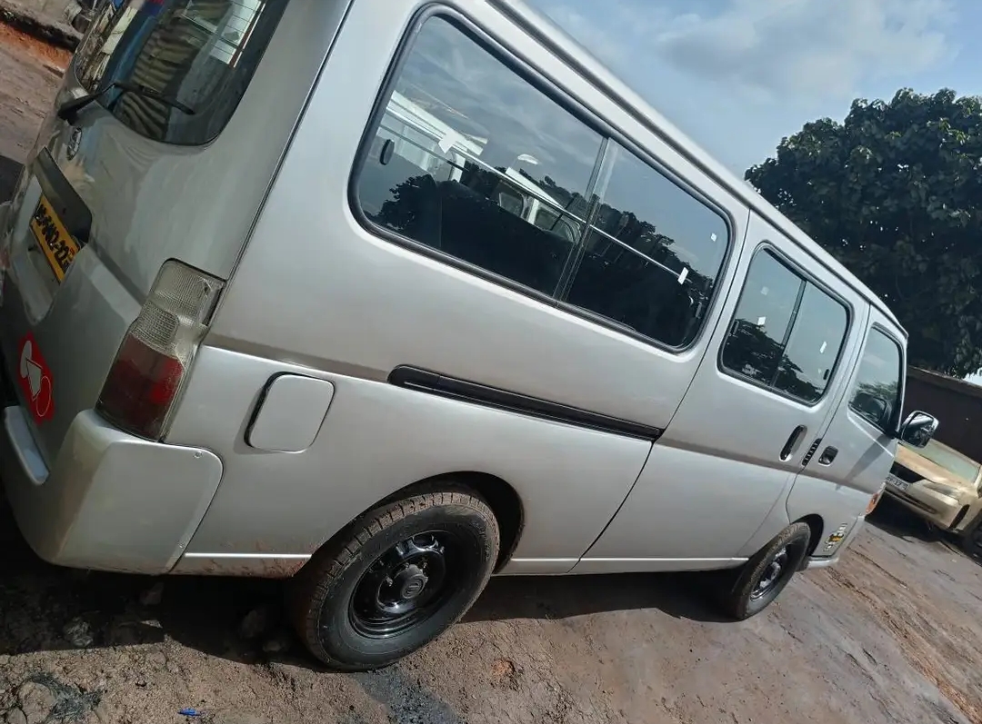 Nissan Caravan (Urvan) 2012 Silver