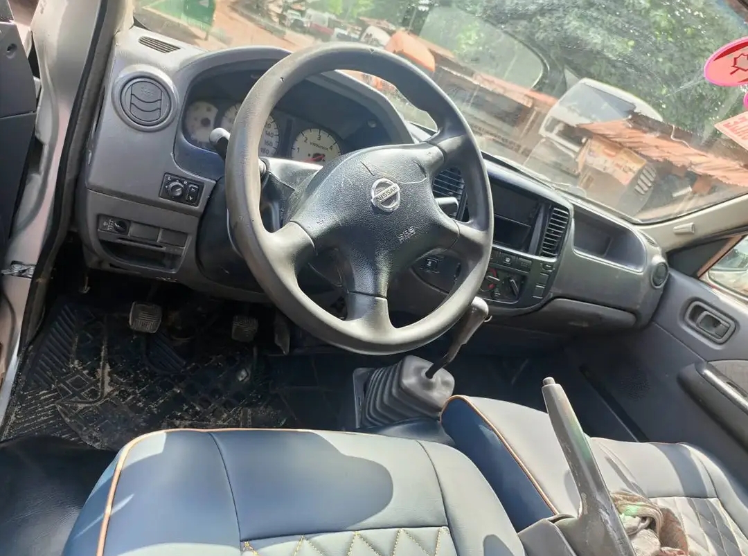 Nissan Caravan (Urvan) 2012 Silver