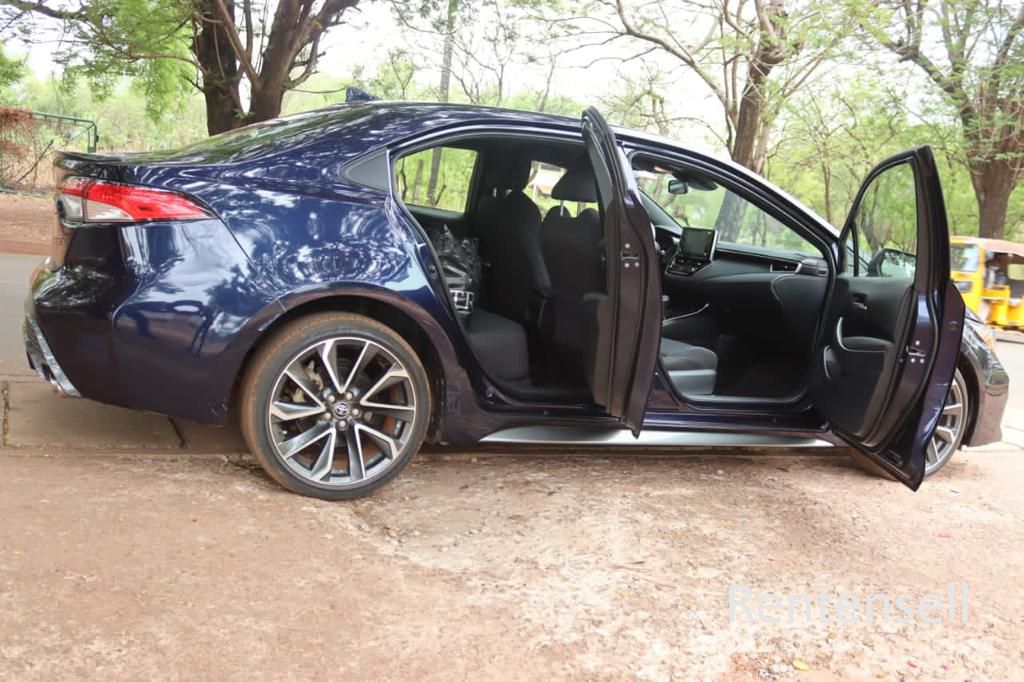 Corolla SE 2020 model