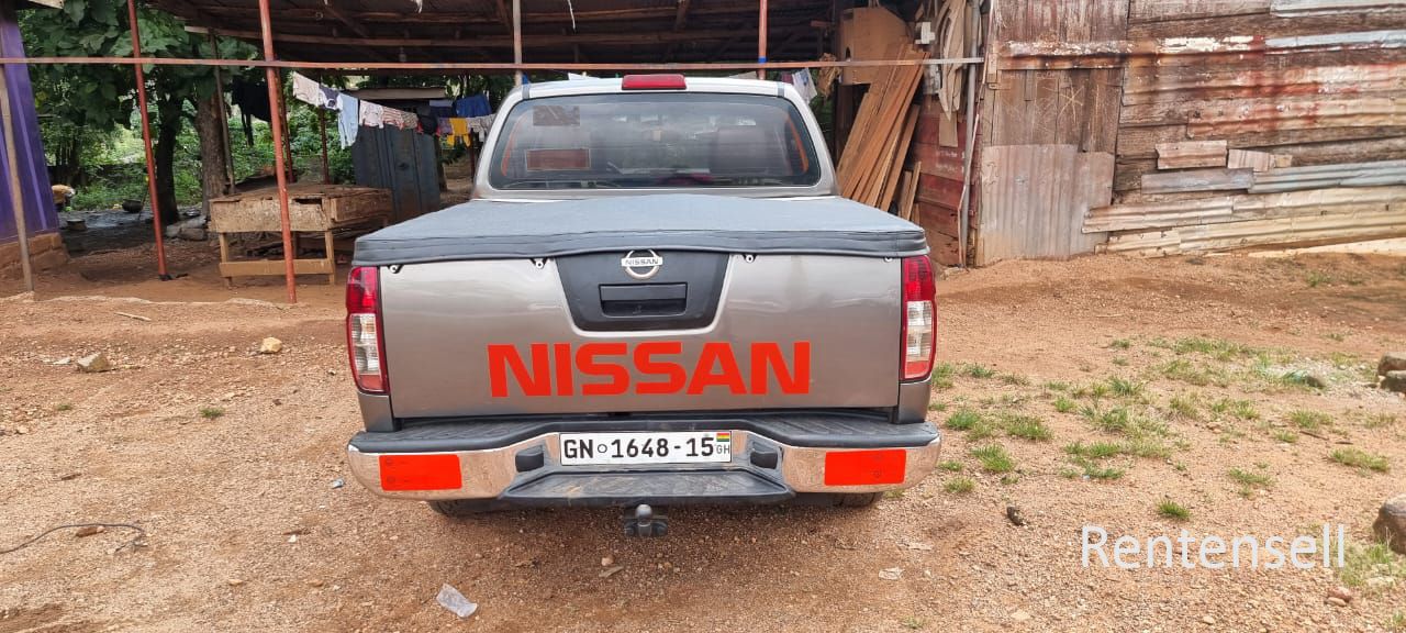 Nissan Navara 2015 model 