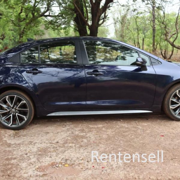 Corolla SE 2020 model