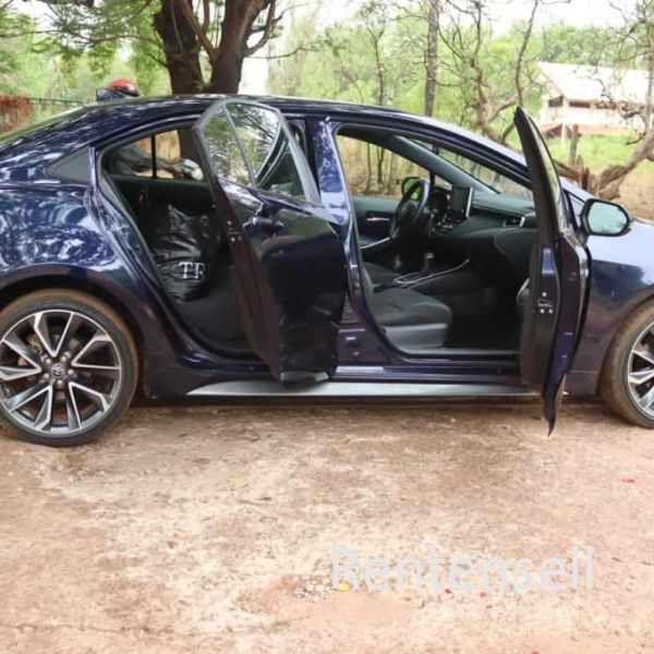 Corolla SE 2020 model